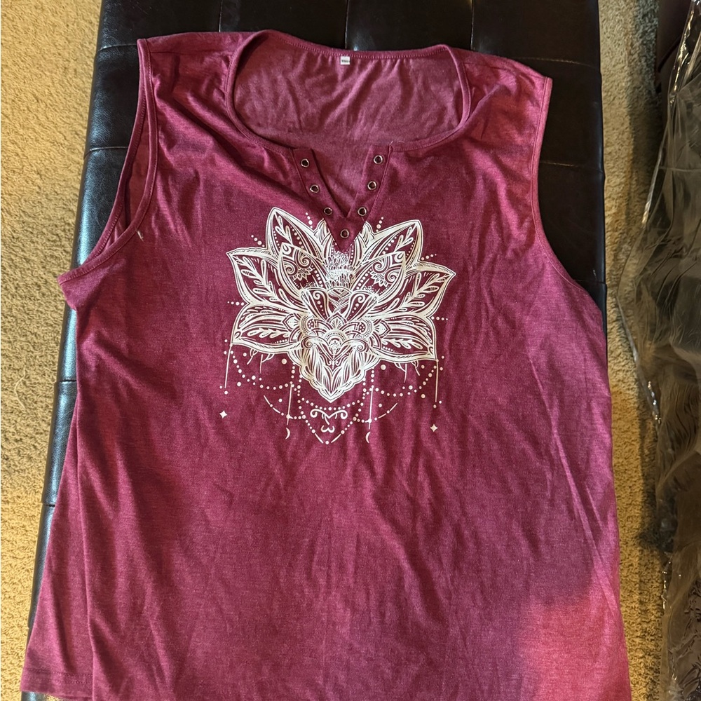 Women's Sleeveless Burgundy Top with Mandala Design size 2 XL EUC